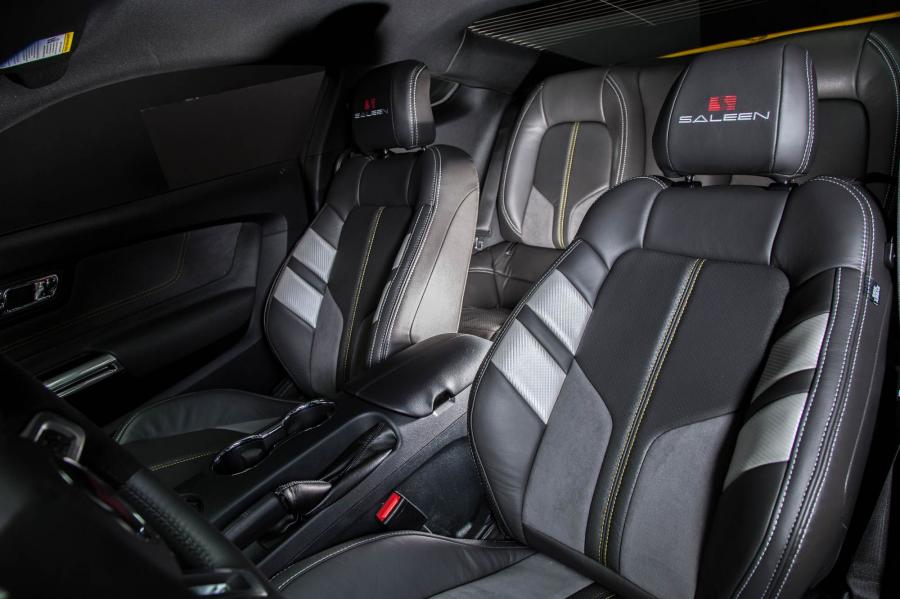 Интерьер Saleen S302 Mustang Black Label 2015 года  (фото 21 из 28)